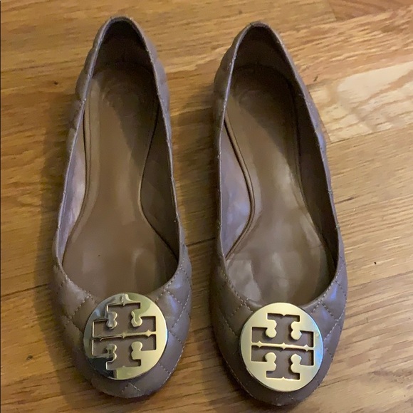 Tory Burch Shoes - Tory Burch tan quilted flats